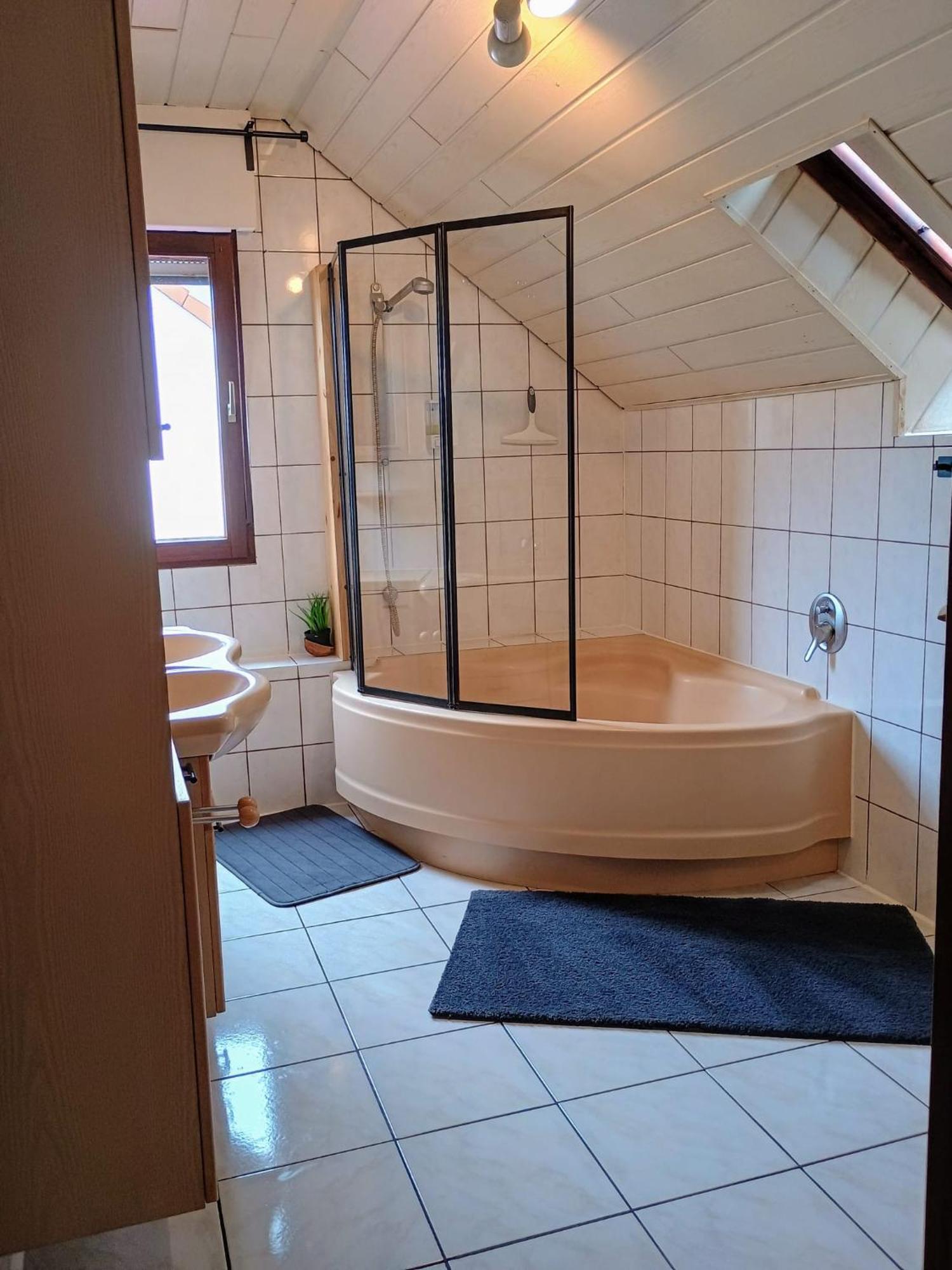 Appartamento Sleep&Chill - Ruhige Uebernachtung Mit Main-Blick Neustadt am Main Esterno foto