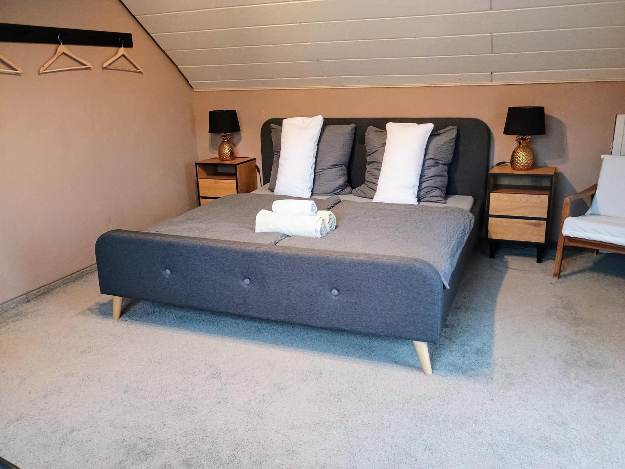 Appartamento Sleep&Chill - Ruhige Uebernachtung Mit Main-Blick Neustadt am Main Esterno foto